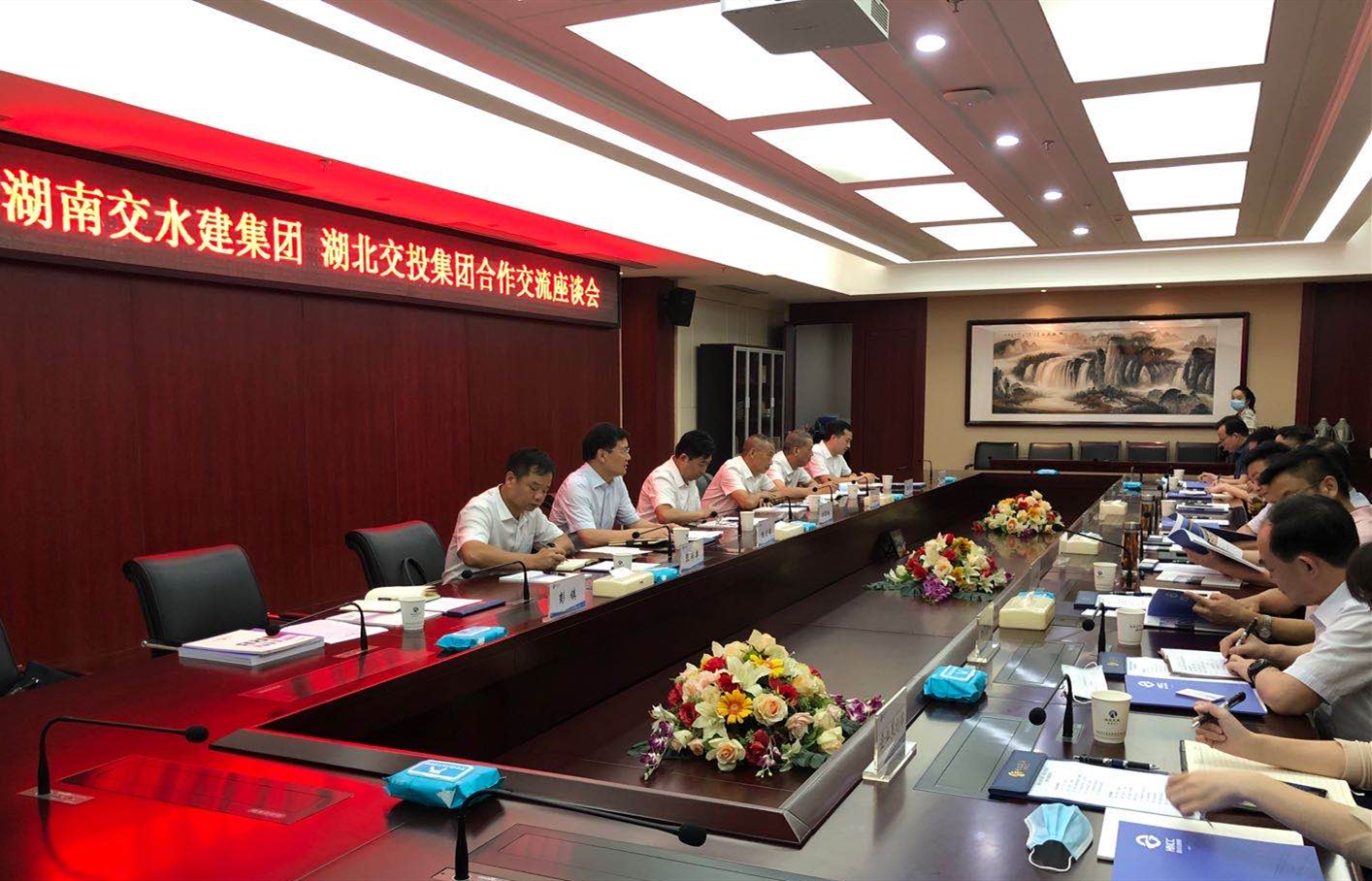 方聯(lián)民一行赴湖北交投集團洽談_20200805130713_副本.jpg