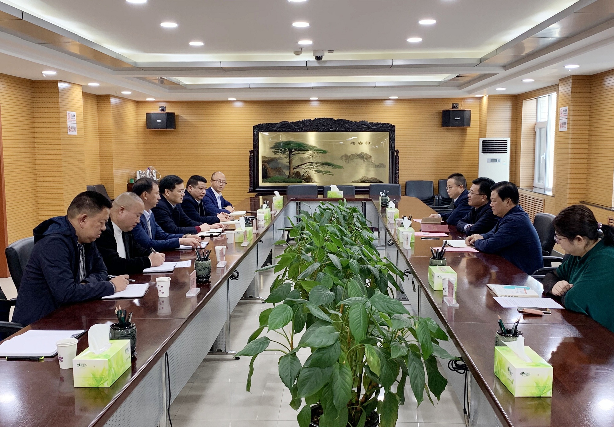 楊宏偉赴甘肅考察市場(chǎng)_副本.jpg
