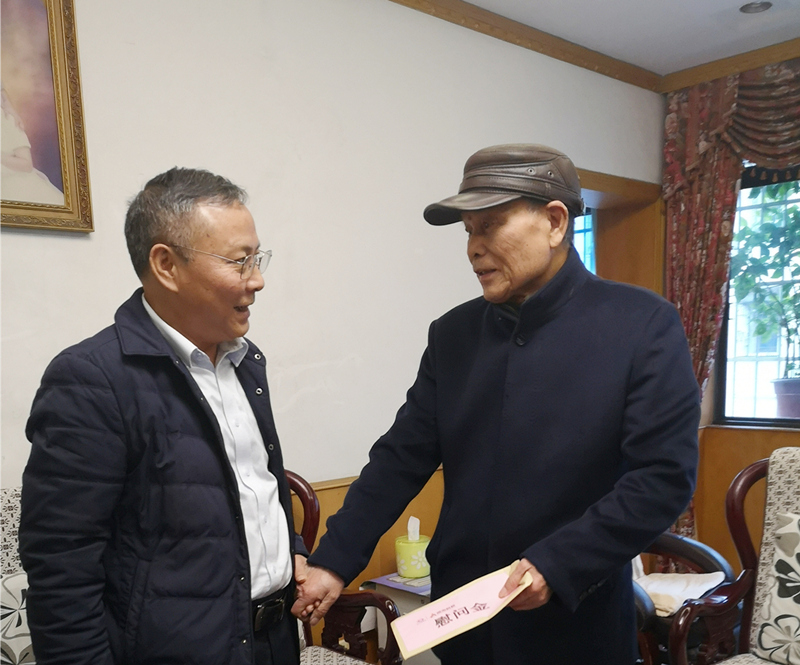 5、2月8日，陳國初慰問老黨員陳國斌_副本_副本.jpg