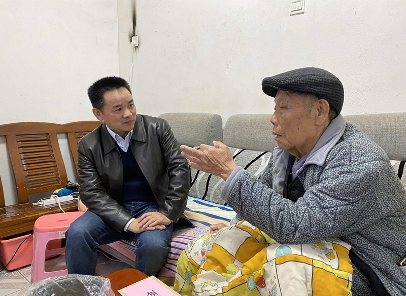 15、2月7日，陳湘平慰問困難退休群眾尹先金_副本_副本.jpg