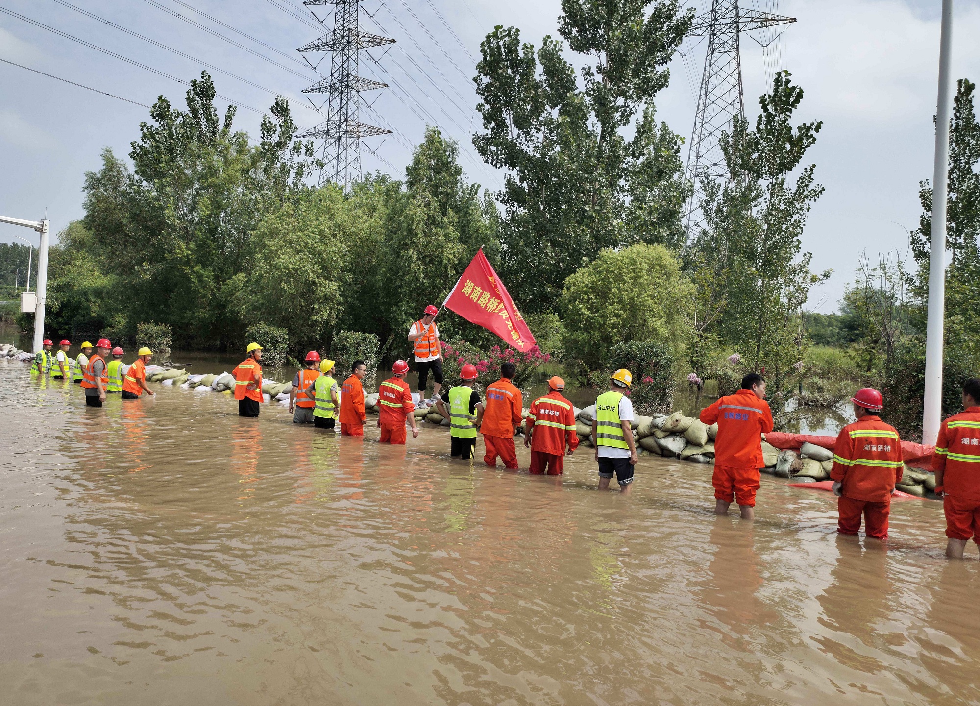鄭州路面養(yǎng)護項目搶險_20210725202621_副本.jpg