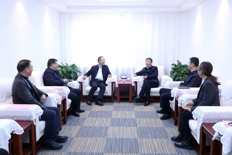 照片：王術(shù)飛赴甘肅公航旅集團(tuán)交流洽談_副本.jpg